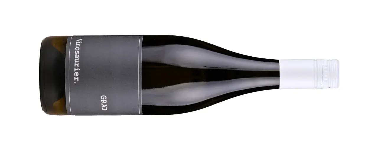 Flasche Wein mit dem Etikett "Vinosaurier. GRAU". Die Farbe des Weins ist ein zartes Grauburgunder.