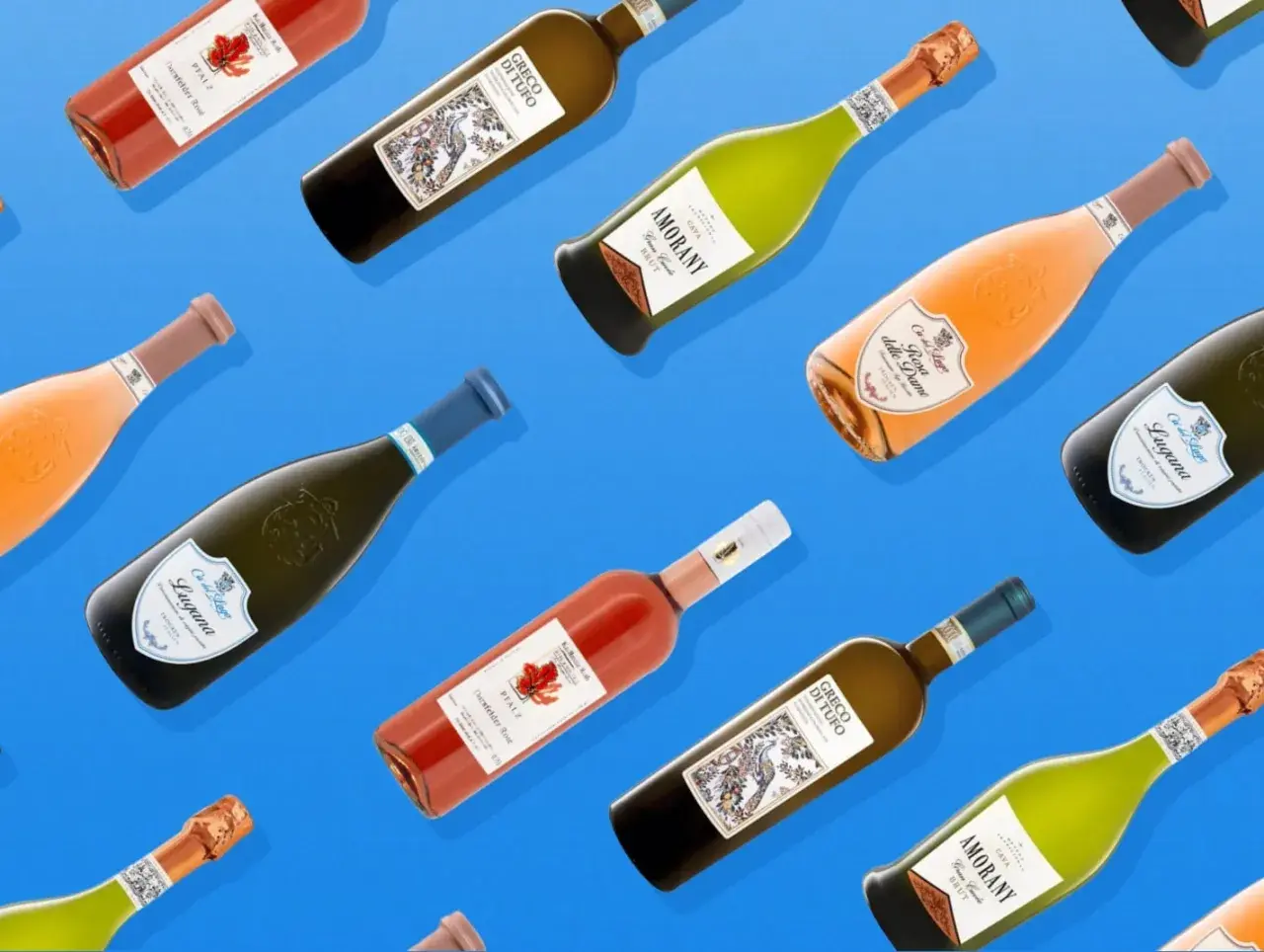 Eine Auswahl an Flaschen, die die 10 besten italienischen Weine repräsentieren könnten: Rosé, Weißwein und Schaumwein.