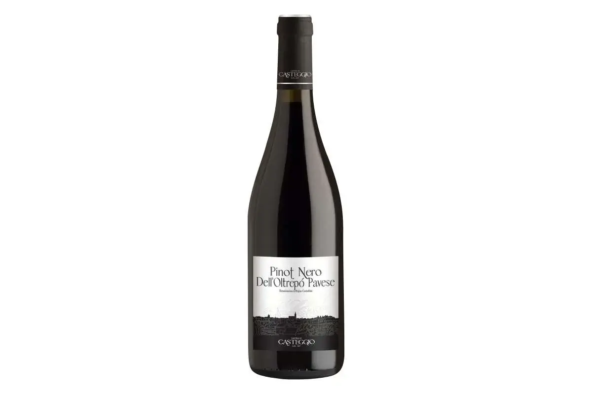 Flasche Pinot Nero Dell'Oltrepò Pavese, ein Rotwein aus der Region Oltrepò Pavese, Italien.